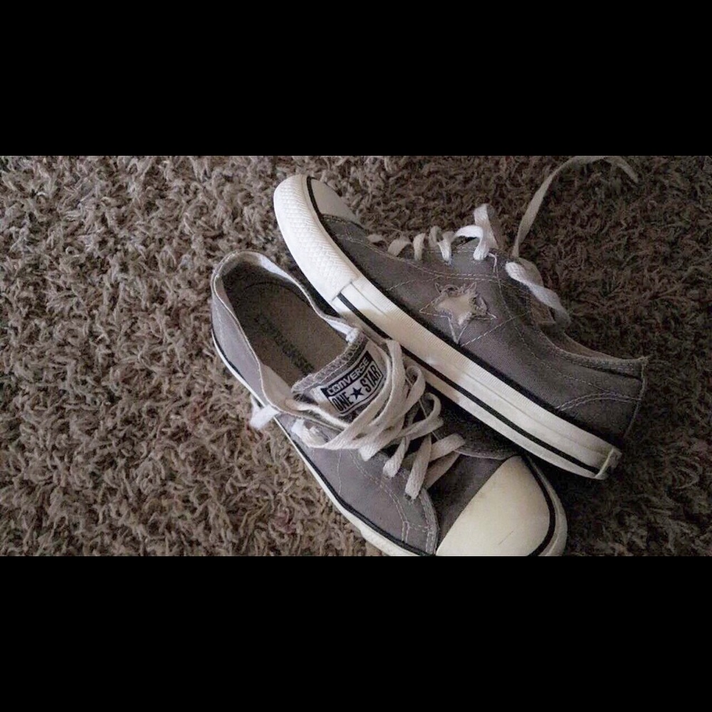 Low top gray converse sneakers